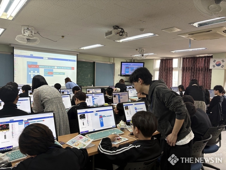 4월 여월중학교에서 '기후위기대응 코딩 스쿨 사업'이 진행중이다. 제공:세이브더칠드런 경인지역본부