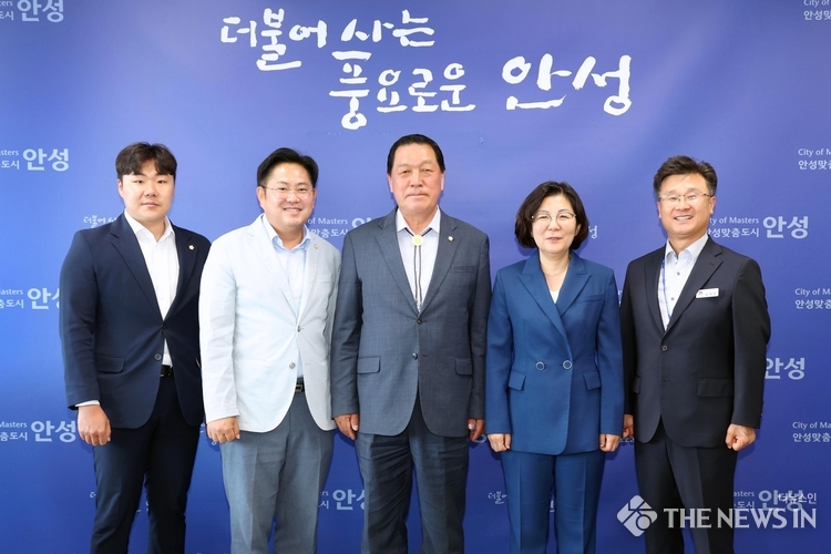 6월 정례 간담회 (왼쪽부터 최승혁 의원, 최호섭 의원, 안정열 의장, 김보라 시장, 남상은 부시장)