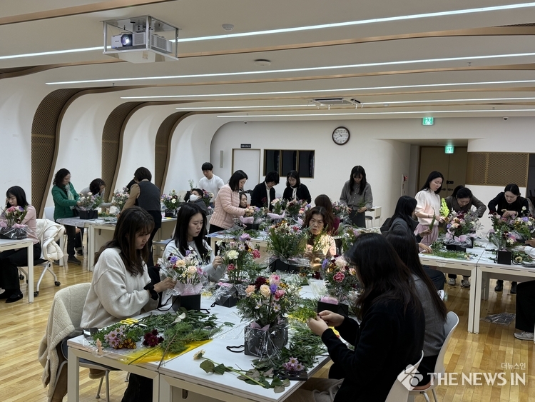 지난해 직무 스트레스 완화를 위해 운영한 플라워테라피 교실