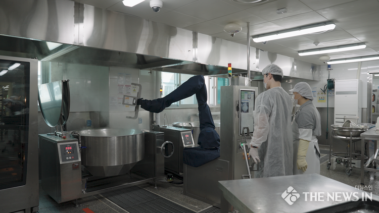 강남구 급식 조리로봇 실증현장 예시 