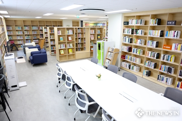 꿈나무어린이도서관 리모델링 후 사진(일반자료실)