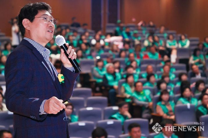 25일 새마을의 날 기념식에서 이상일 용인특례시장이 새마을지도자를 대상으로 인문학 특강을 했다.