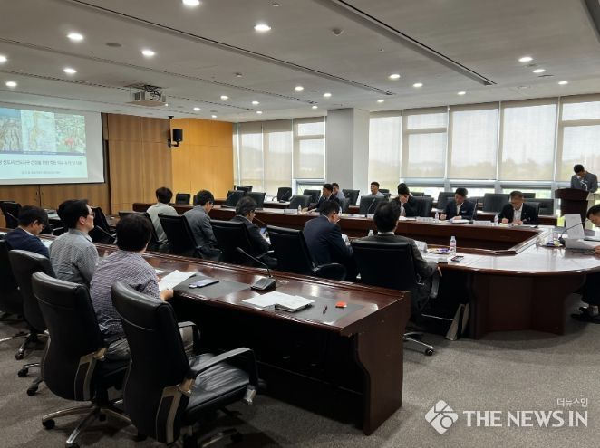 성남시청 3층 산성누리에서 진행 중인 분당신도시 선도지구 민관합동 TF추진단 회의