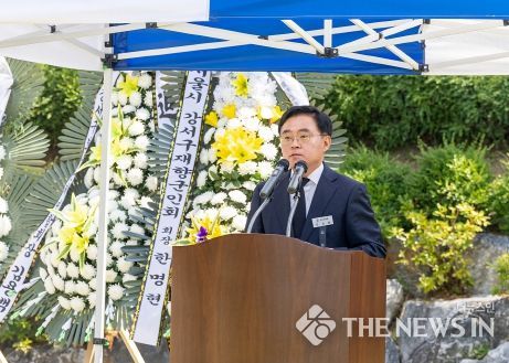 진교훈 강서구청장이 12일(수) 오전 개화산 호국공원에서 열린 ‘제32회 개화산전투전사자 충혼 위령제’에 참석해 추념사를 하고 있다.