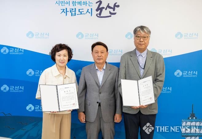 군산시, 지방세 모범납세법인 표창 전달
